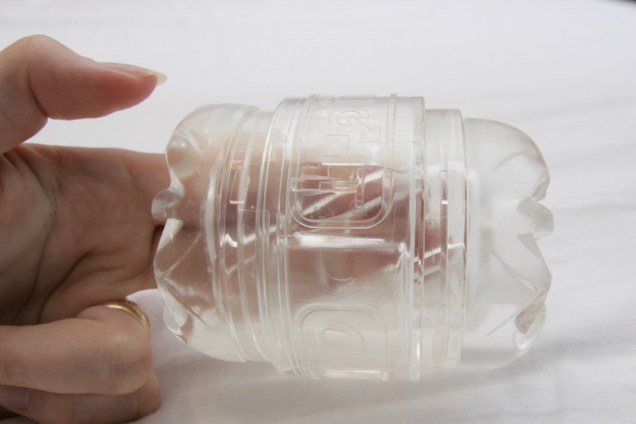 Fleshlight Quickshot – valitettavasti ette nyt saa sovituskuvaa peniksen päällä, vaan ihan vain sormien päällä